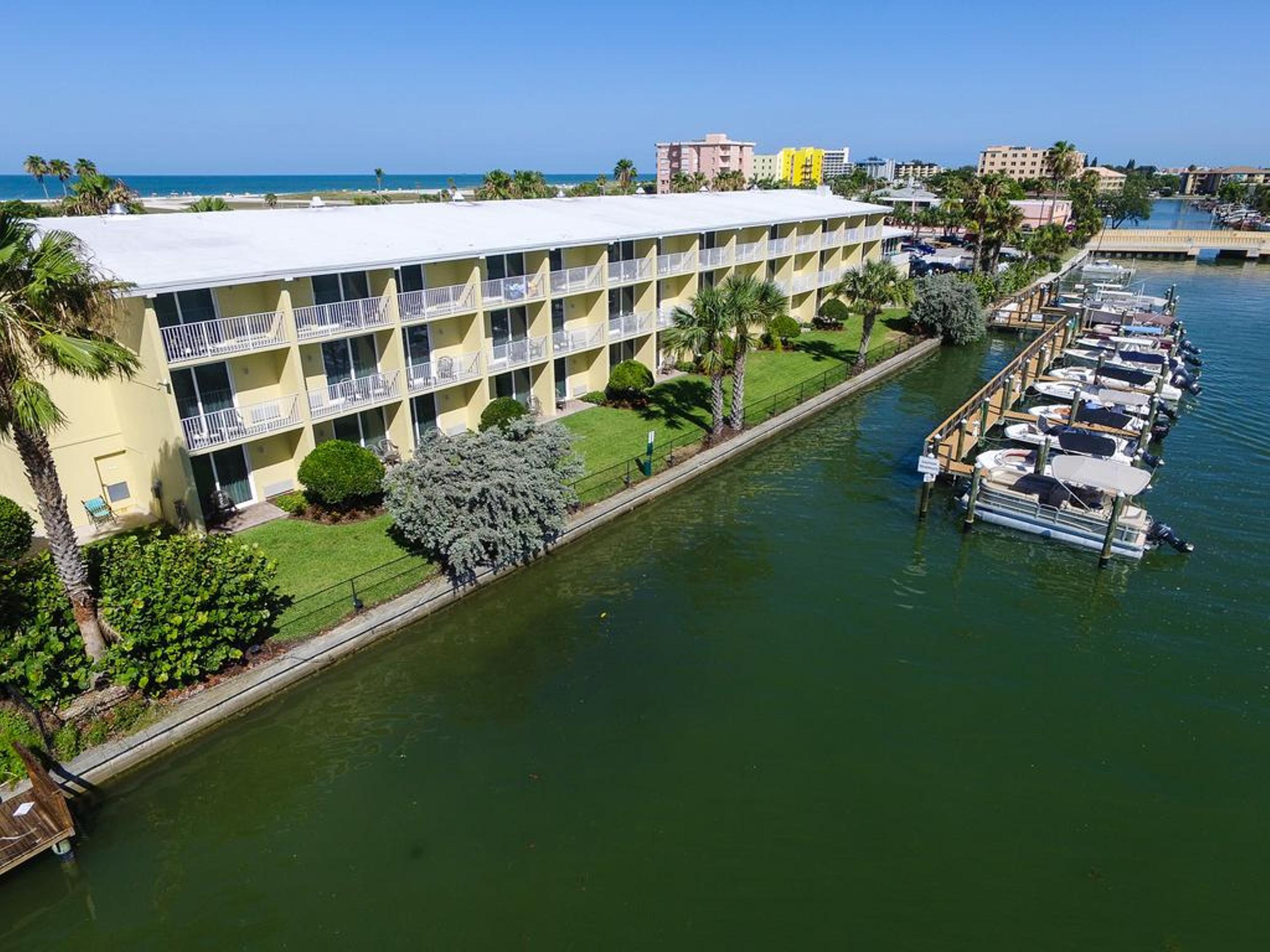 Treasure Island Hotel And Marina St. Pete Beach Exterior photo