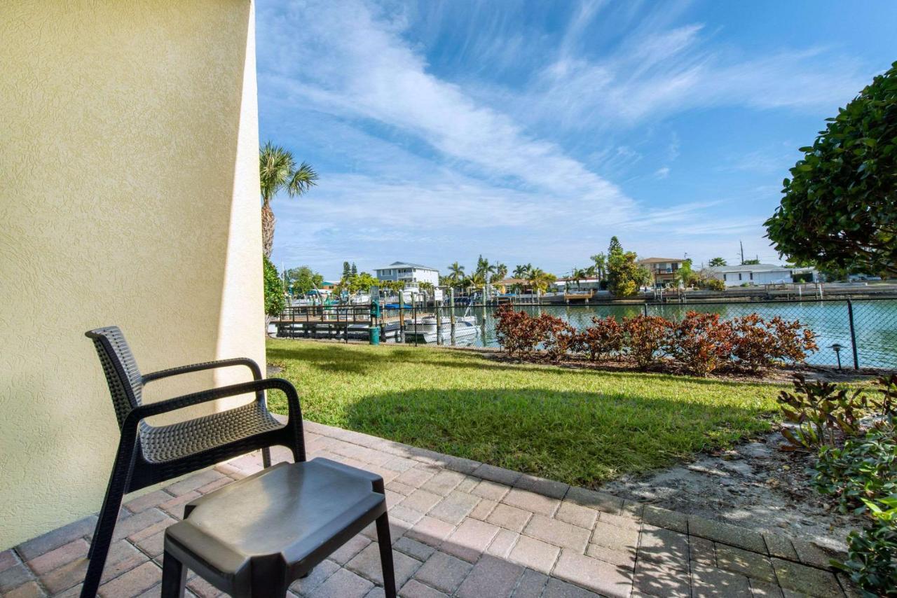 Treasure Island Hotel And Marina St. Pete Beach Exterior photo